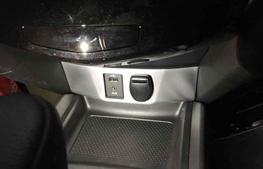 Un buen precio. Guarnición interior de automóviles personalizada / Nuevo Nissan Qashqai 2015 2016 Marco de toma de corriente USB en línea