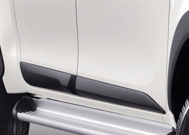 Un buen precio. Toyota Hilux Revo 2015 2016 2017 Placas de protección de moldes de puertas laterales de estilo OE en línea